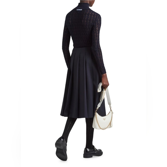 Authentic Prada Re-Edition 2005 Saffiano Leather Bag in White - Picture 5 of 16